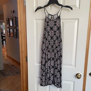 French Grey. Sleeveless Black & White Printed Dress